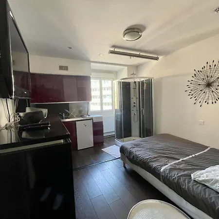 2 Colisee Champs Elysees Apartment *