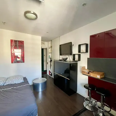 2 Colisee Champs Elysees Apartment *